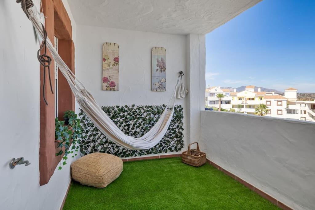 Beautiful 3 Bed Stylish & Cozy Apartment - Susanna Suite ミハス エクステリア 写真