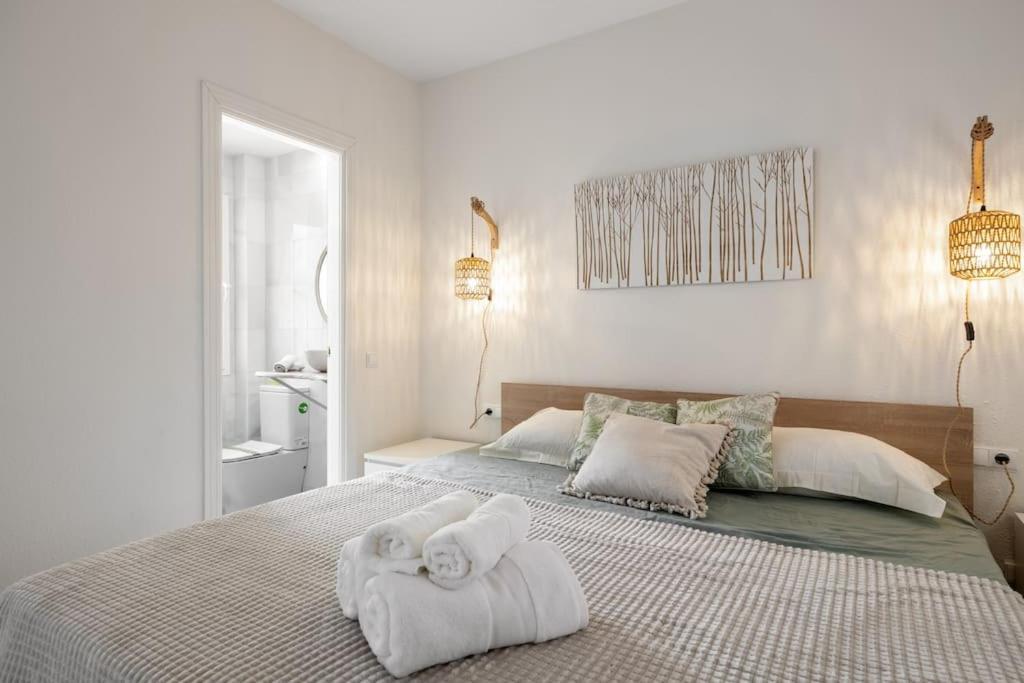Beautiful 3 Bed Stylish & Cozy Apartment - Susanna Suite ミハス エクステリア 写真