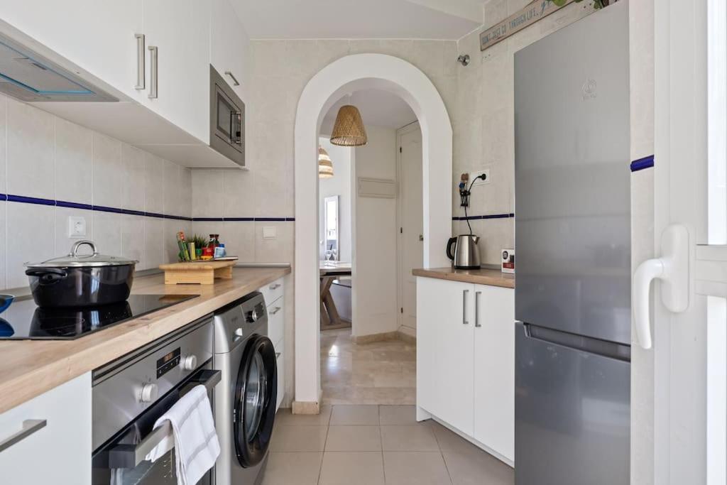 Beautiful 3 Bed Stylish & Cozy Apartment - Susanna Suite ミハス エクステリア 写真